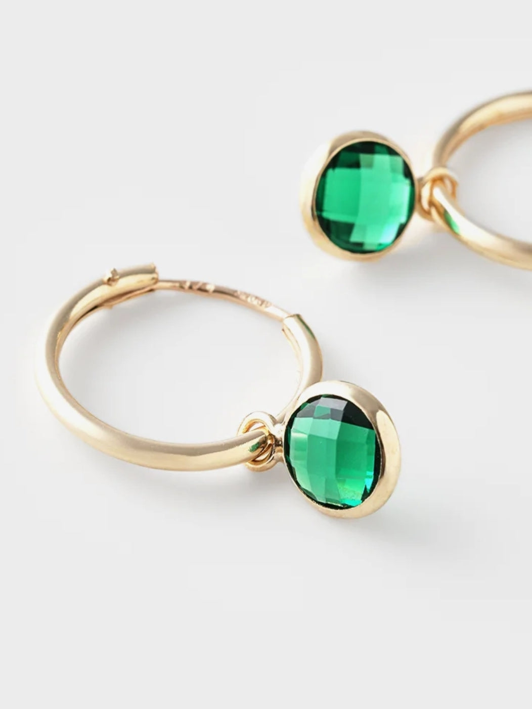 Orecchini Oréclat in oro 9ct con pendente verde – Eleganza raffinata