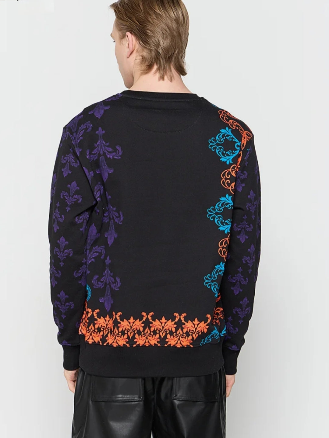 Felpa Uomo Carlo Colucci Nera Multicolor con Logo – Stile Iconico e Motivi Barocchi