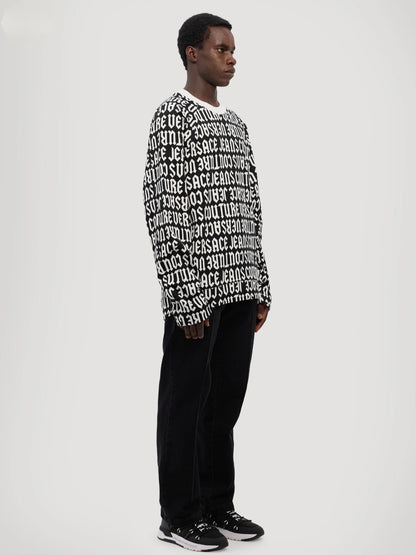 Felpa nera Versace Jeans Couture con stampa logo all over – stile streetwear di lusso