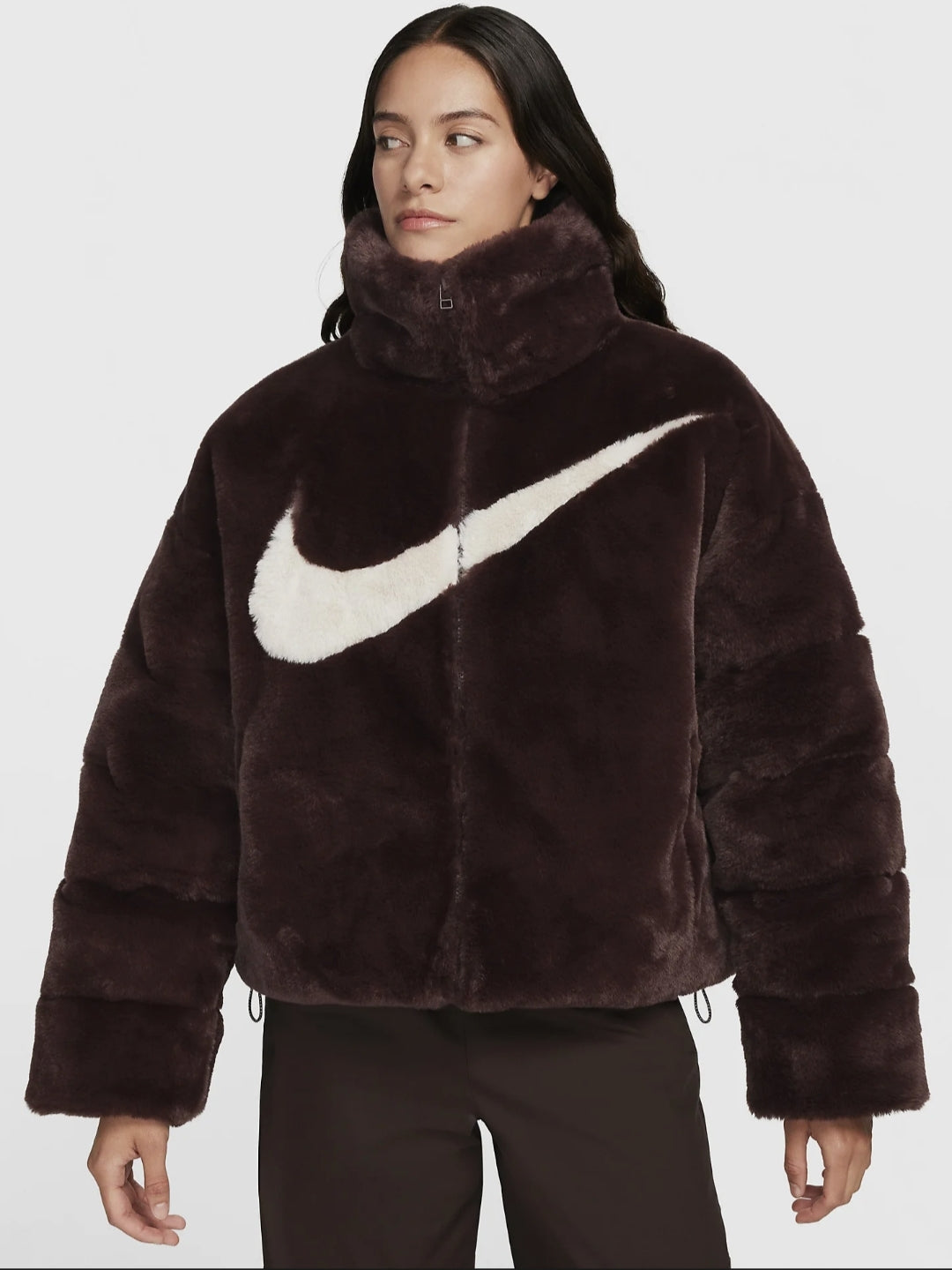 Felpa Nike Donna in Pelliccia Sintetica Marrone con Maxi Logo Swoosh